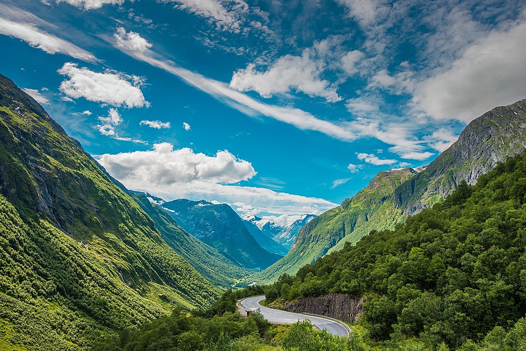 A trail down one of Norway's mountain ranges.